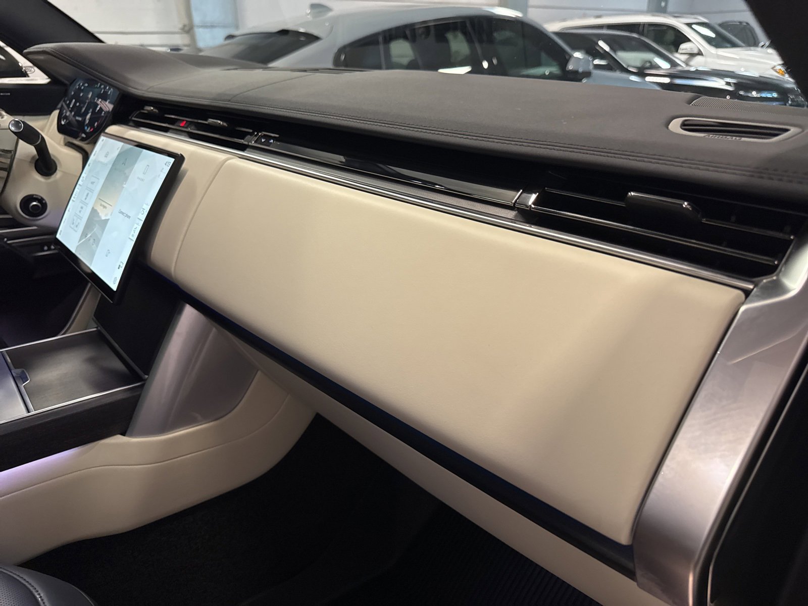 Used 2024 Land Rover Range Rover SE image 27