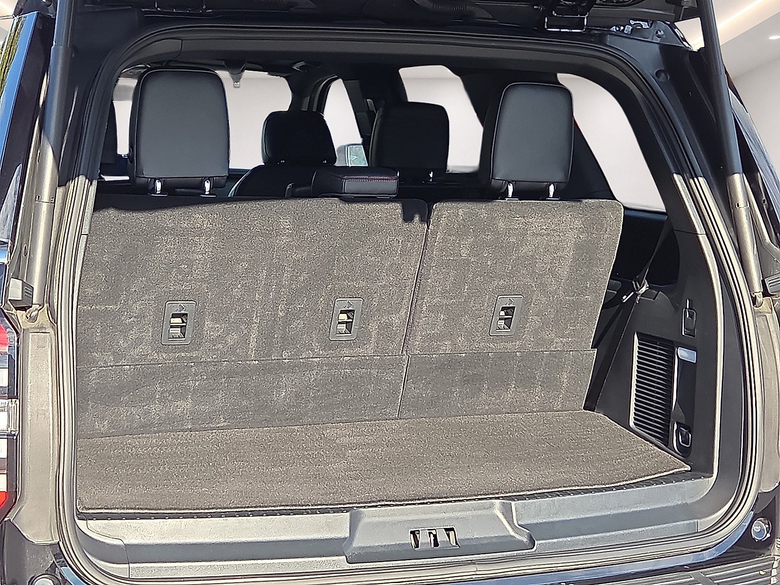 Certified 2024 Ford Expedition Limited AWD/4WD image 8
