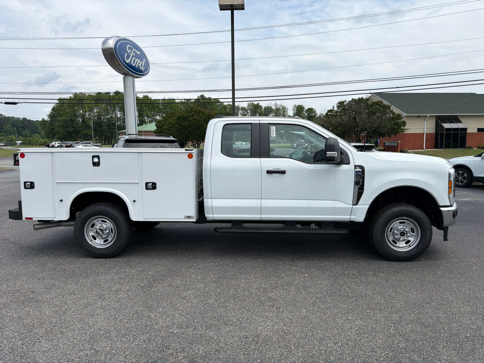 New 2025 Ford F250 XL w/ FX4 Off-Road Package AWD/4WD image 2