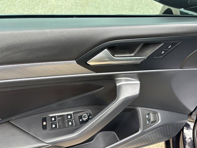 Used 2023 Volkswagen Jetta SE w/ Panoramic Sunroof Package FWD image 14