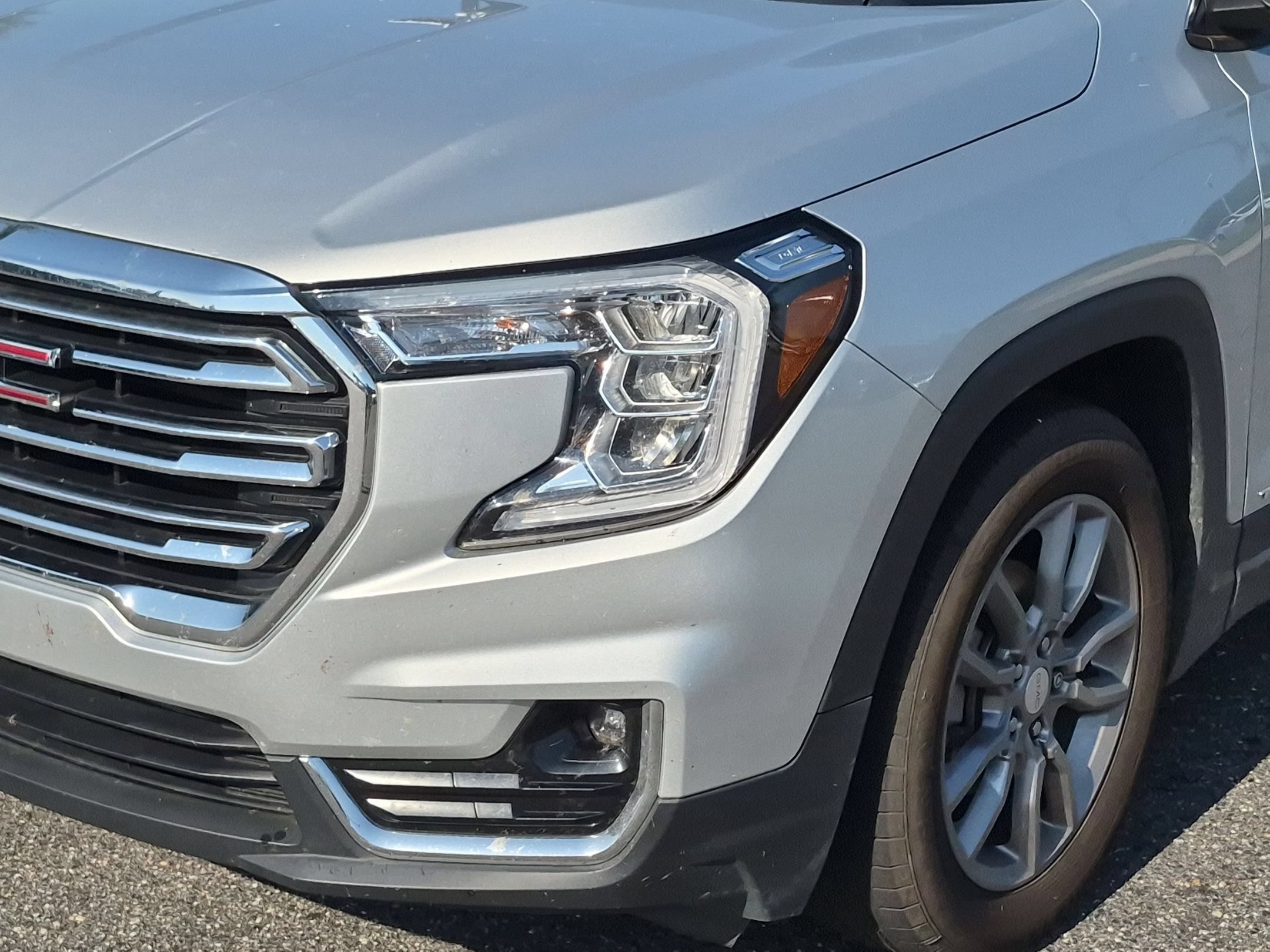 Used 2022 GMC Terrain SLT w/ Infotainment Package II AWD/4WD image 9
