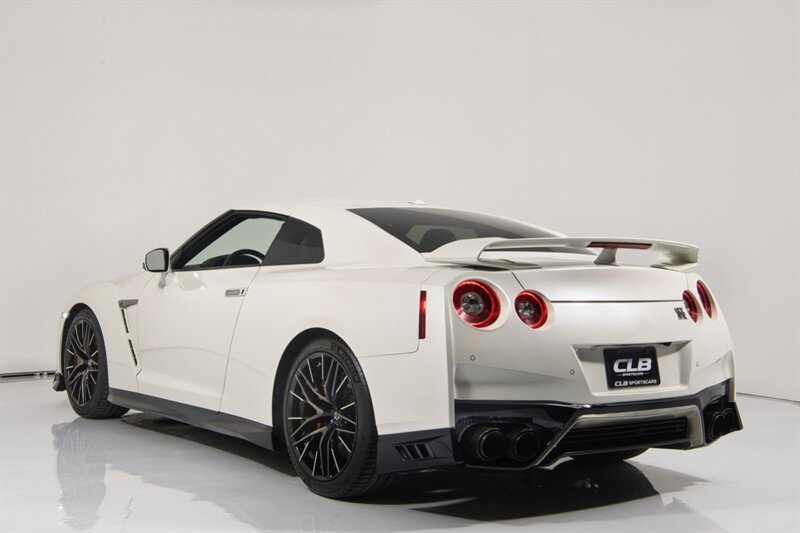 Used 2021 Nissan GT-R Premium image 8