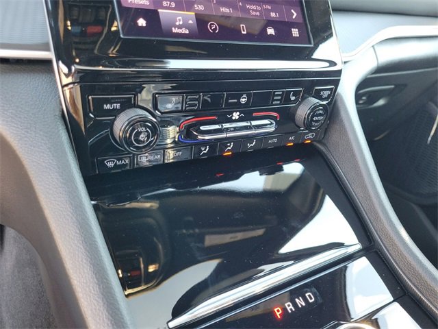 New 2025 Jeep Grand Cherokee Altitude image 25