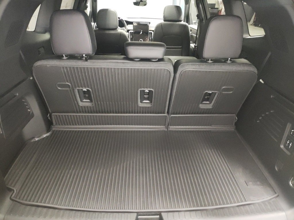 New 2026 GMC Acadia Denali w/ Super Cruise Package image 16