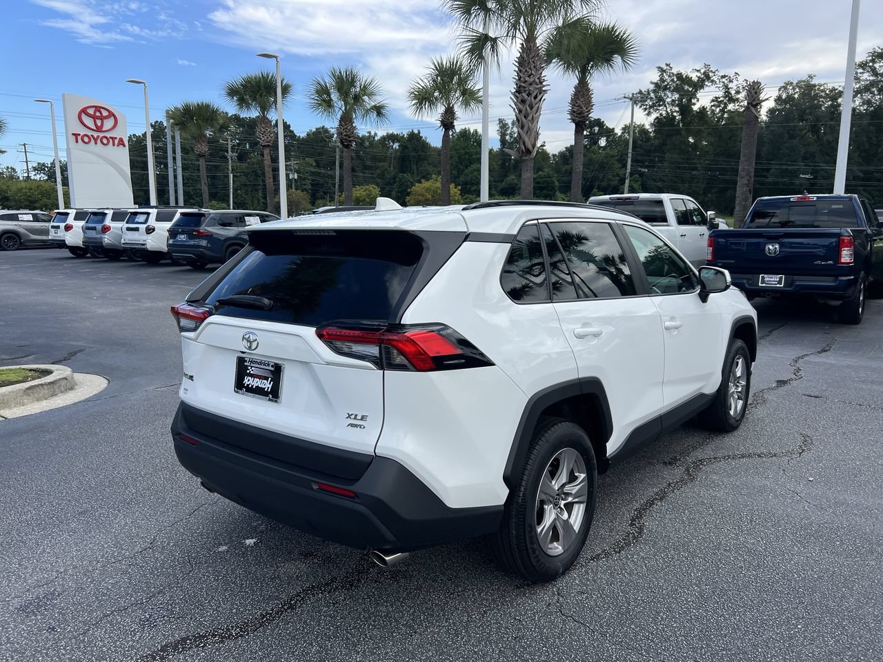 Used 2025 Toyota RAV4 XLE AWD/4WD image 10