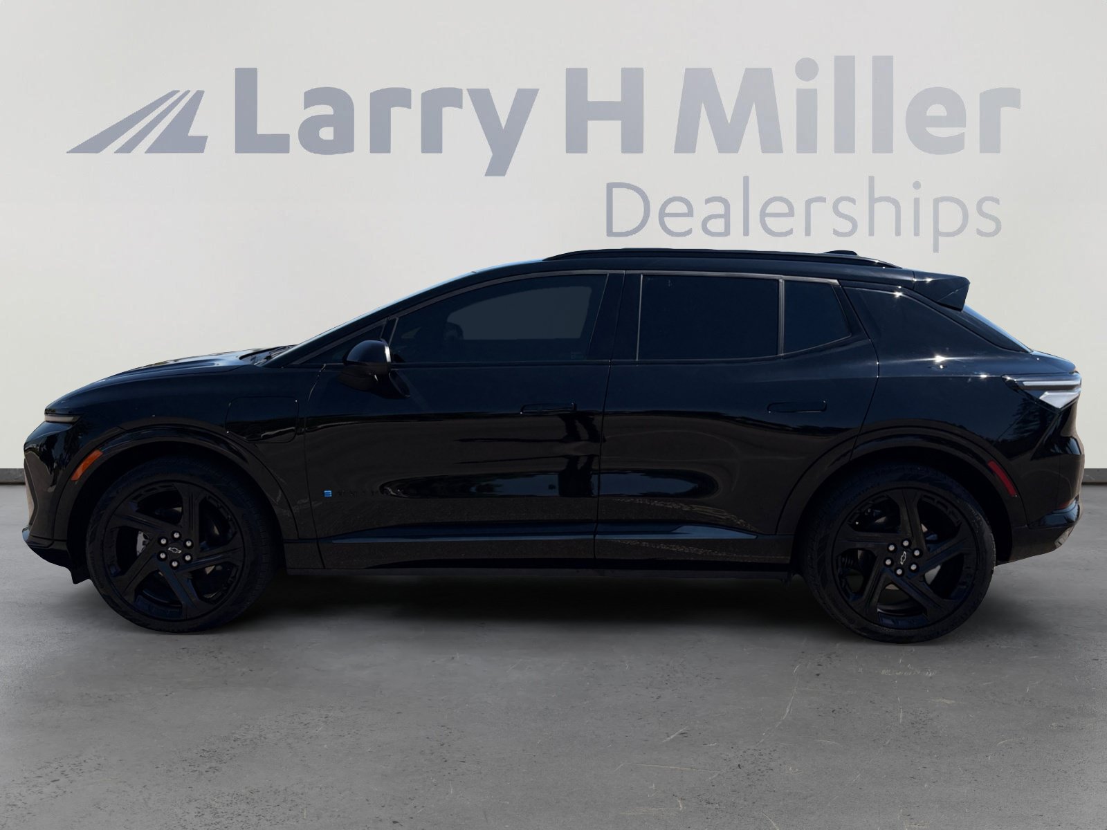Used 2024 Chevrolet Equinox EV RS FWD image 3