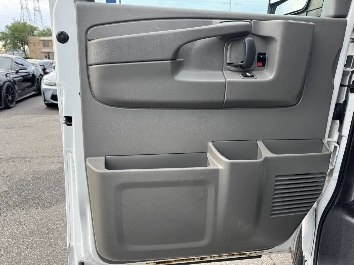 Used 2014 Chevrolet Express 1500 RWD image 19
