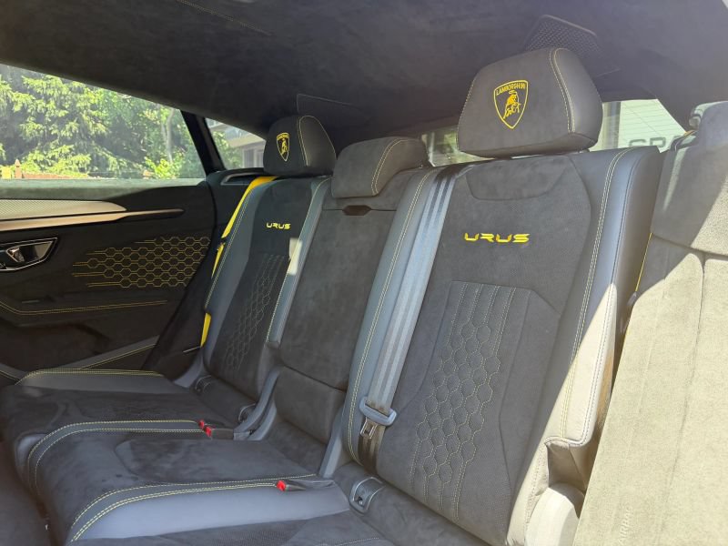 Used 2023 Lamborghini Urus Performante AWD/4WD image 17