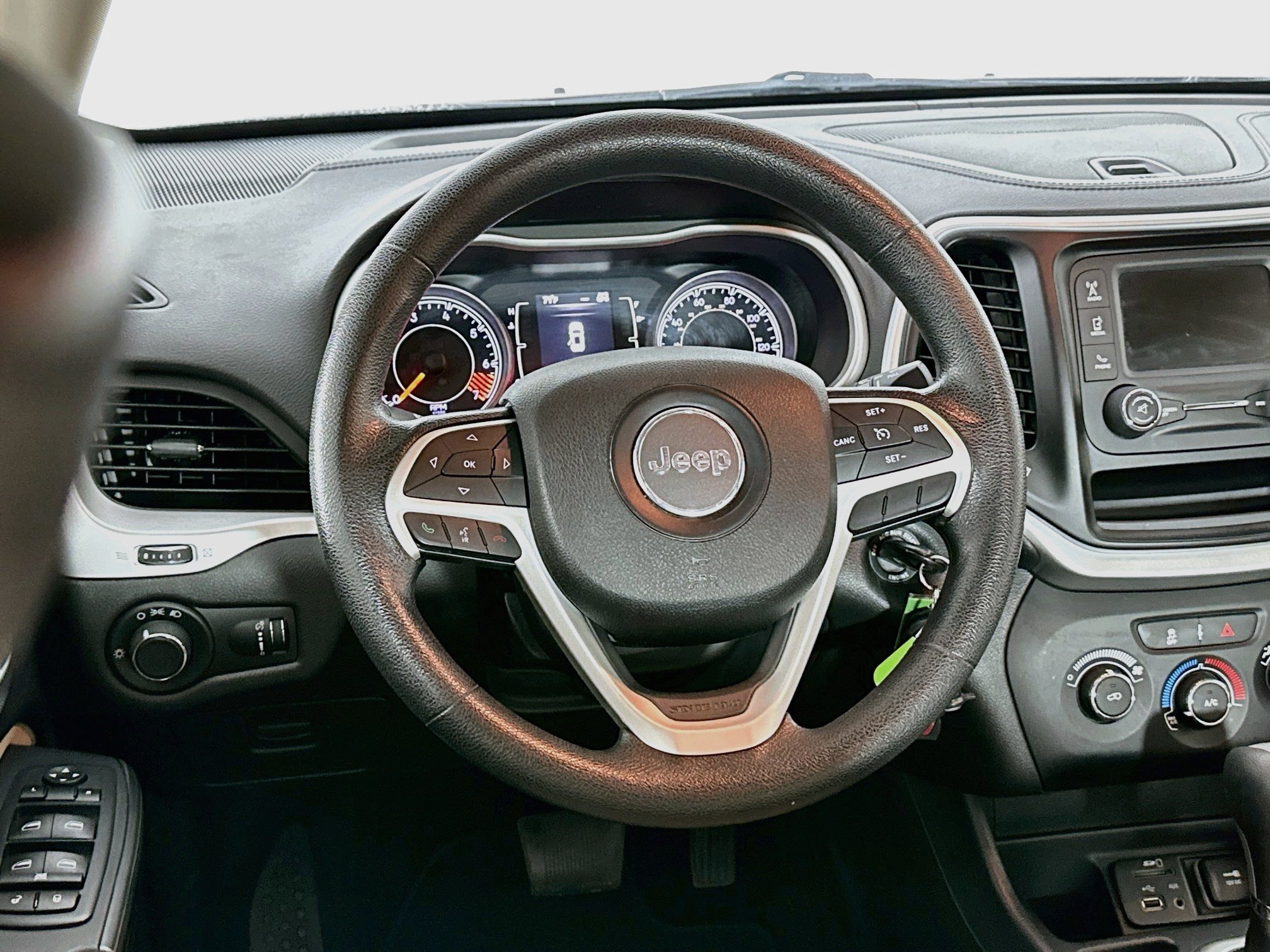 Used 2015 Jeep Cherokee Sport FWD image 17