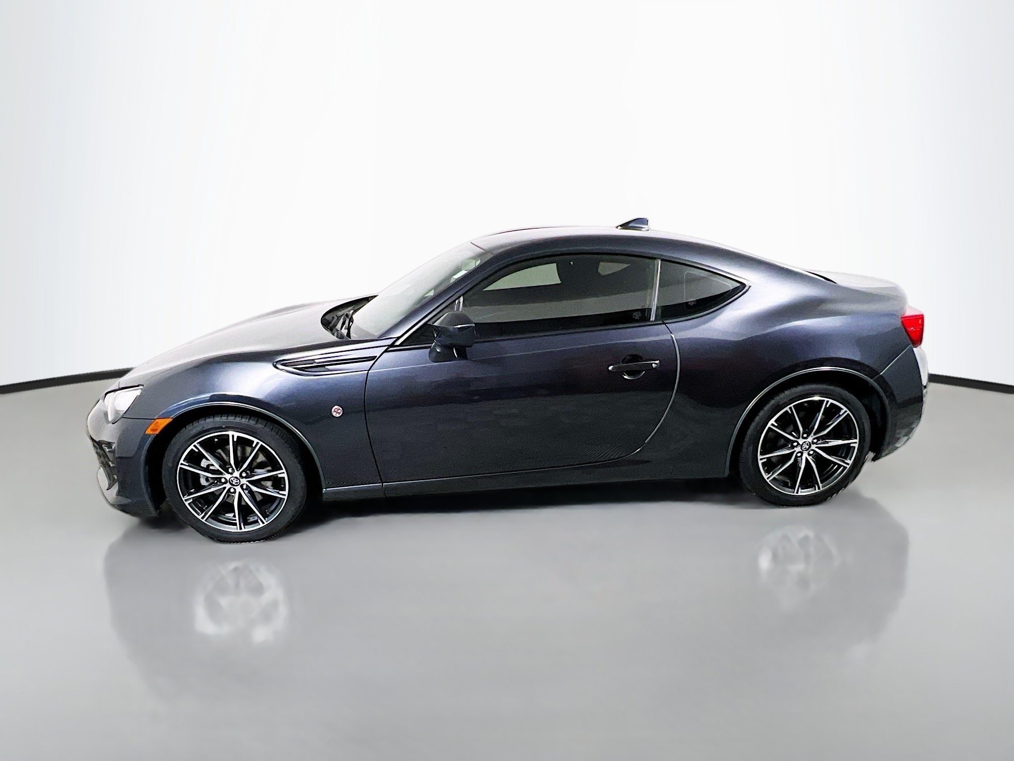 Used 2017 Toyota 86 RWD image 9