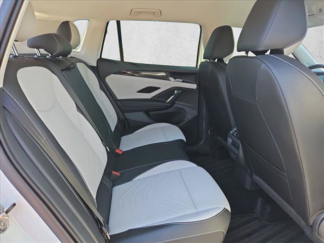 Used 2025 Volkswagen Tiguan SE FWD image 26