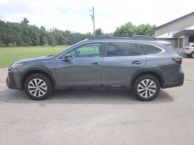 Used 2023 Subaru Outback Premium AWD/4WD image 2