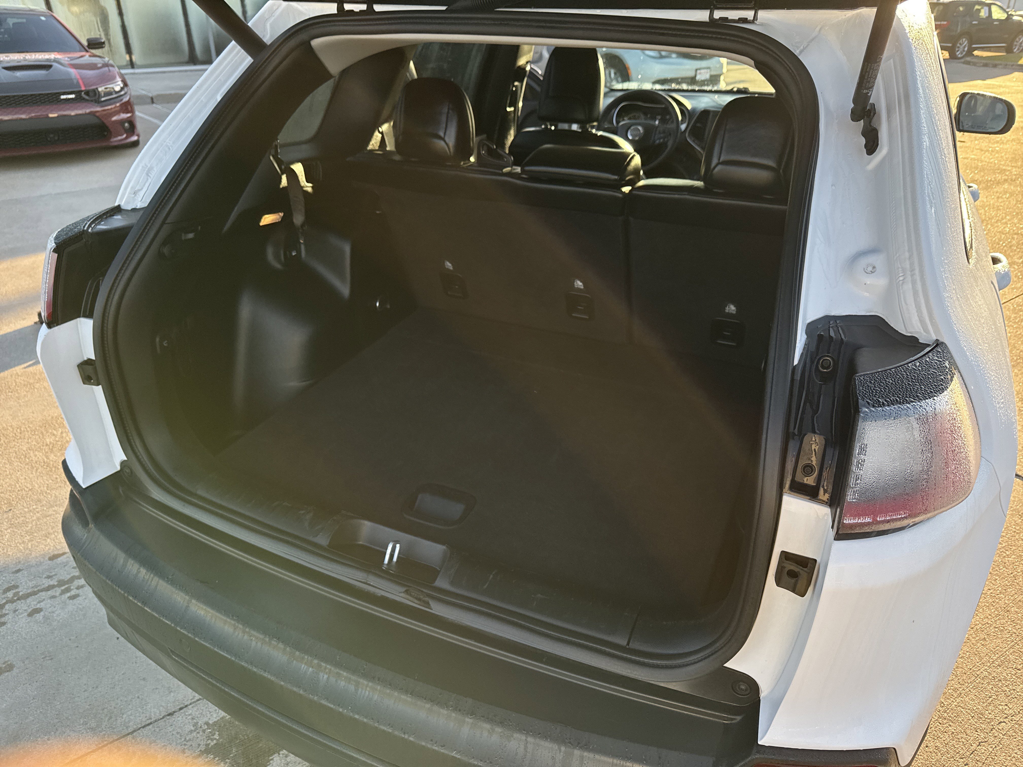 Used 2023 Jeep Cherokee Altitude Lux image 31