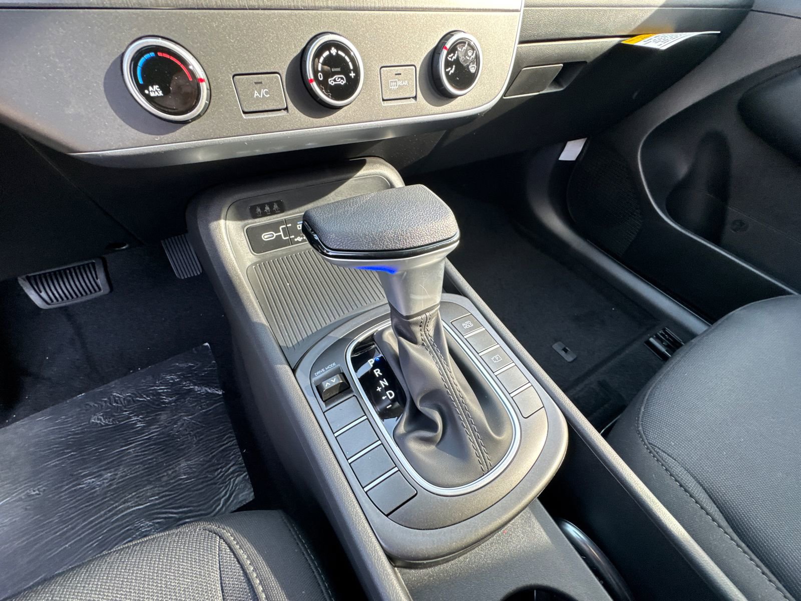 New 2026 Hyundai Kona SE FWD image 32