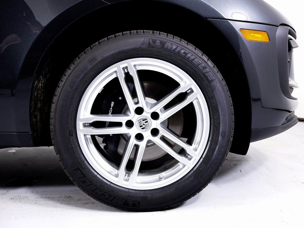 Certified 2025 Porsche Macan image 20