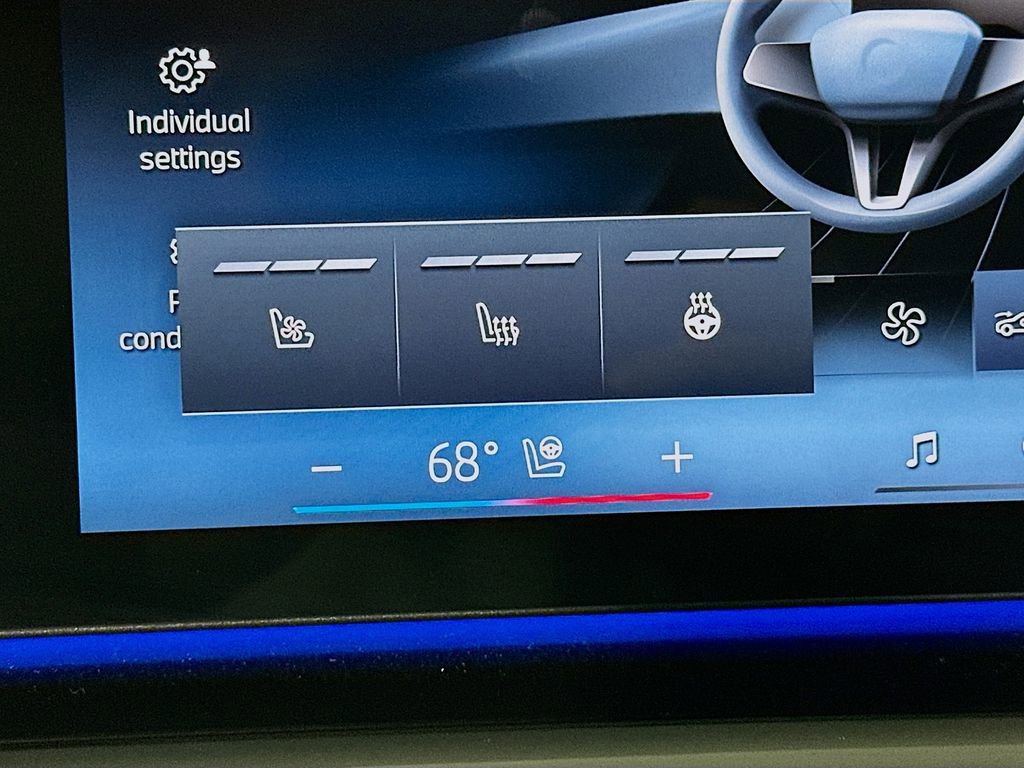 Used 2026 BMW 550e xDrive w/ Premium Package image 26