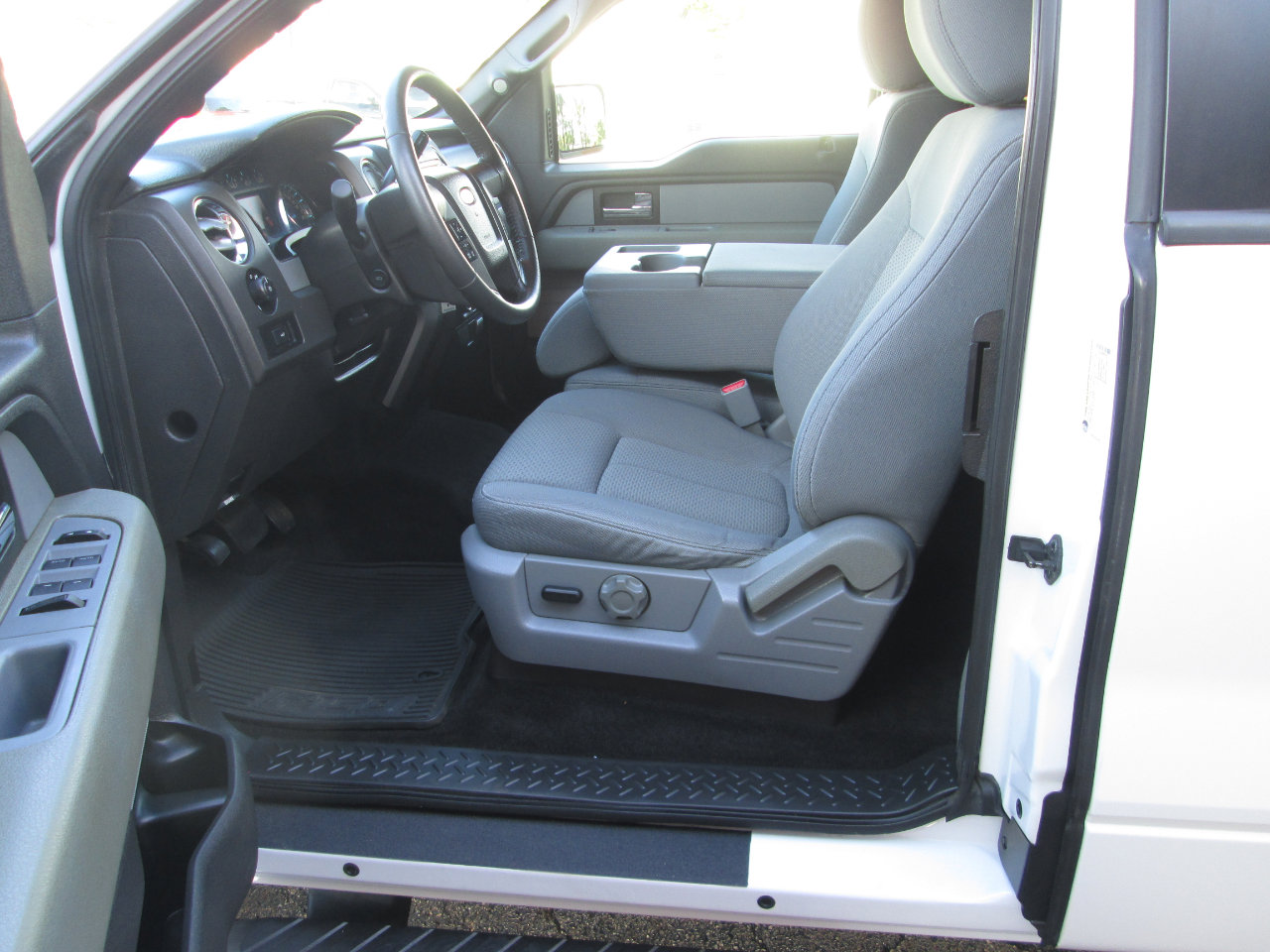 Used 2013 Ford F150 XLT w/ XLT Chrome Pkg image 11