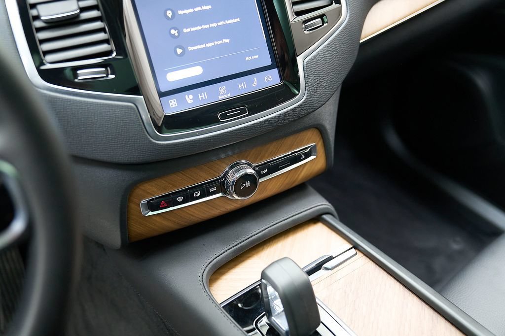 Certified 2024 Volvo XC90 B6 Plus w/ Protection Package Premier AWD/4WD image 16