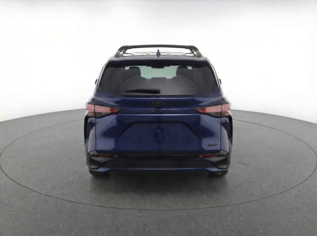 Used 2025 Toyota Sienna XSE w/ XSE Plus Package image 6