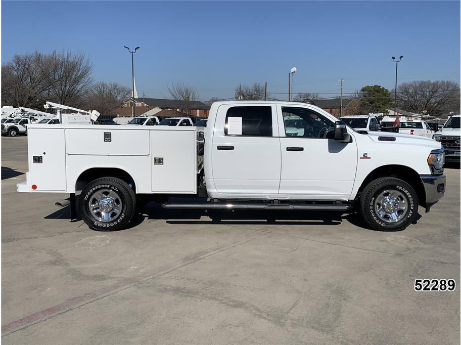 Used 2024 RAM 2500 Tradesman w/ Chrome Appearance Group AWD/4WD image 5