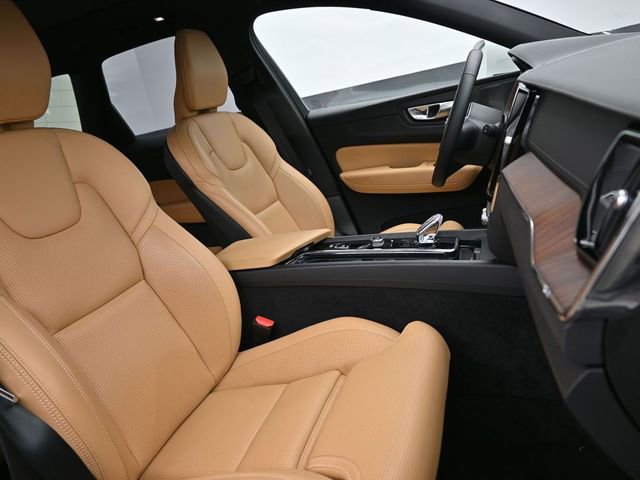 Used 2023 Volvo XC60 B5 Ultimate w/ Climate Package image 36