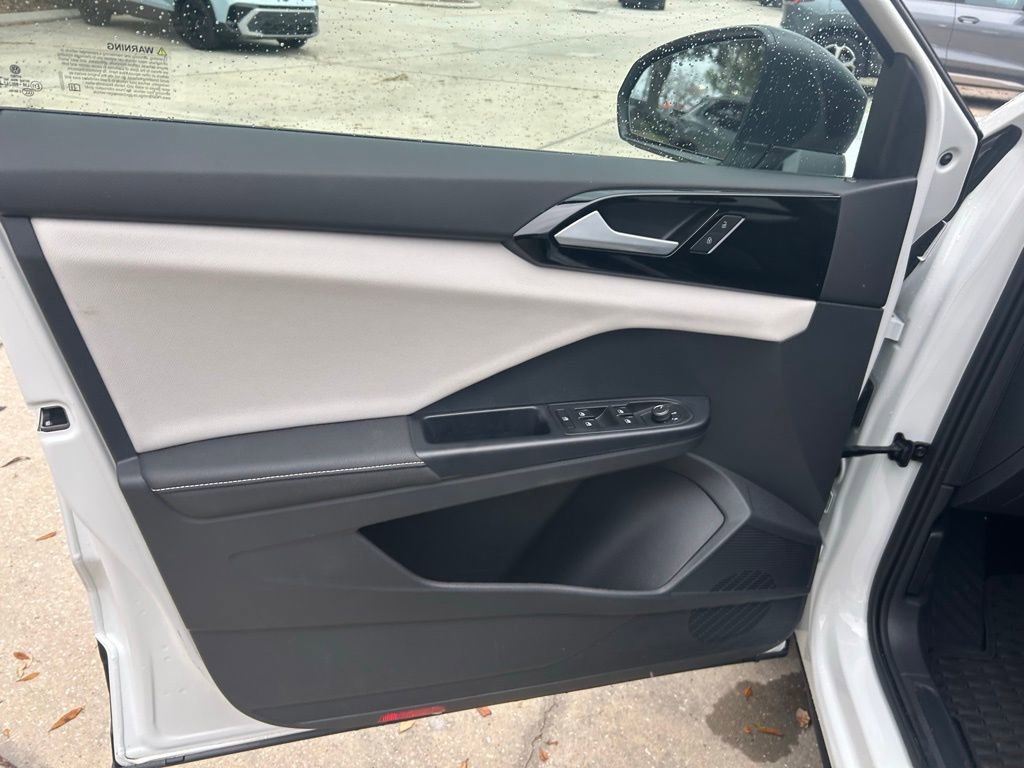 Certified 2025 Volkswagen Taos S image 48