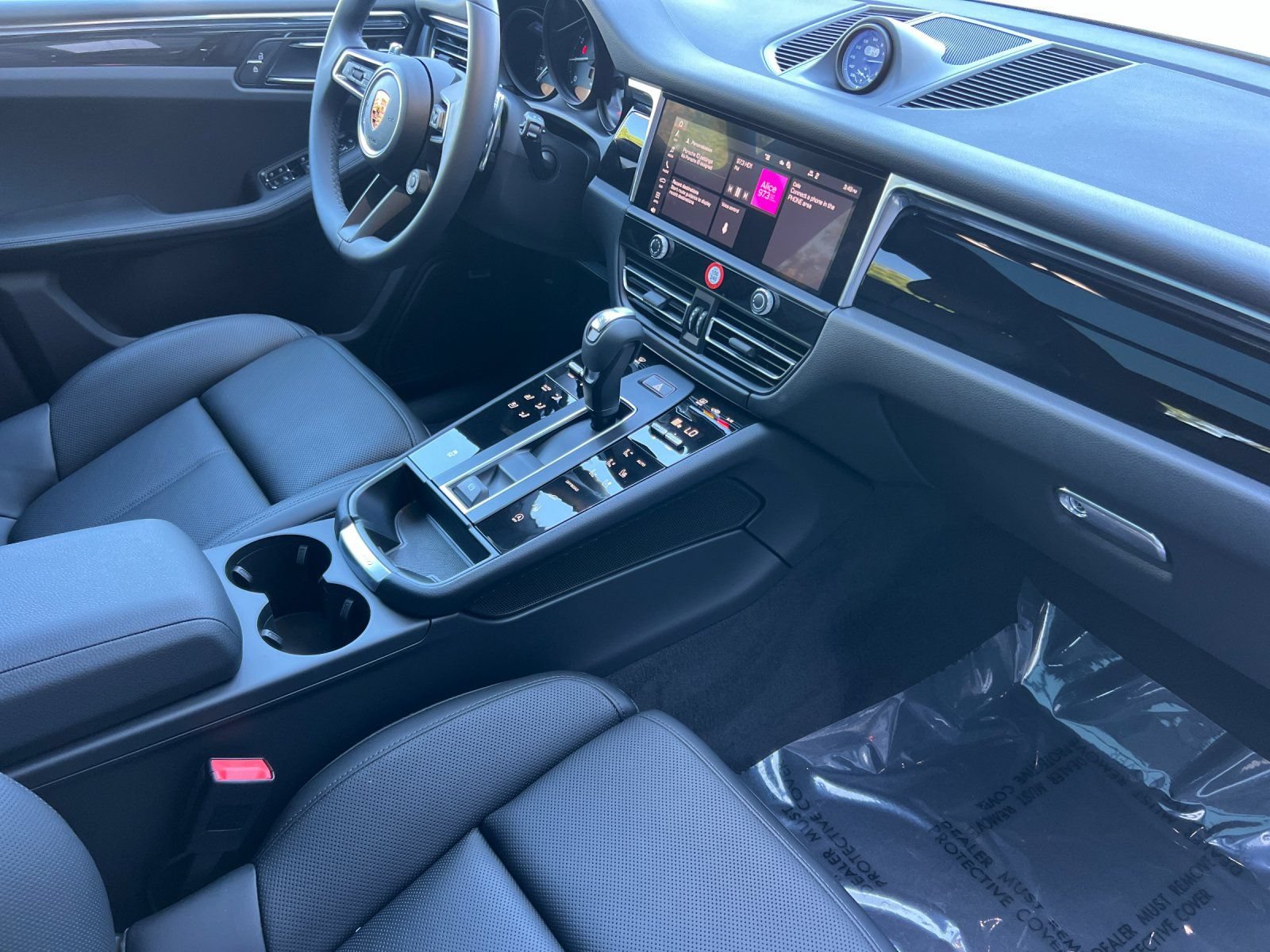 New 2026 Porsche Macan AWD/4WD image 16