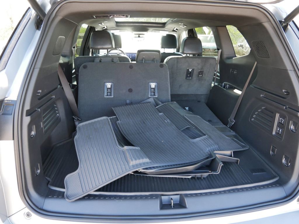 Used 2025 Buick Enclave Avenir w/ Super Cruise Package AWD/4WD image 14