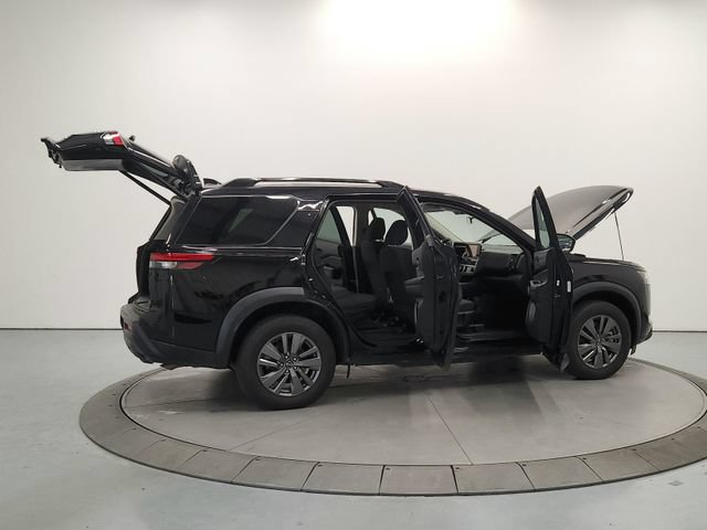 Used 2025 Nissan Pathfinder SV AWD/4WD image 15