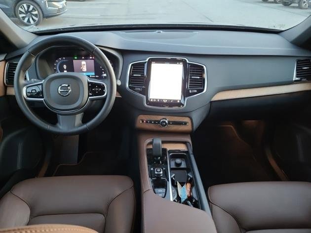 Used 2025 Volvo XC90 B5 Plus image 10