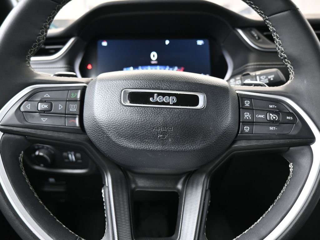 Used 2023 Jeep Grand Cherokee L Laredo image 24