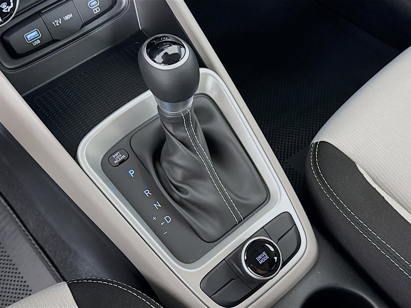 New 2025 Hyundai Venue SEL image 18