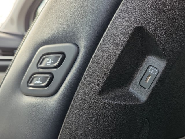 Used 2025 Kia Carnival EX FWD image 15