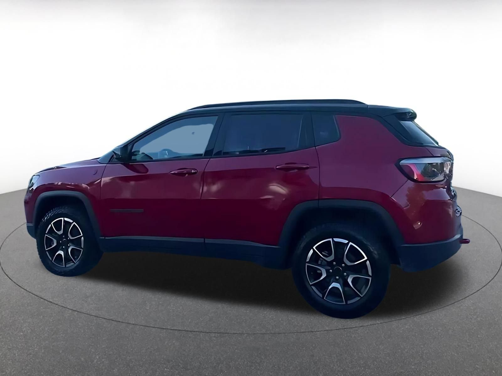 Used 2025 Jeep Compass Trailhawk AWD/4WD image 8