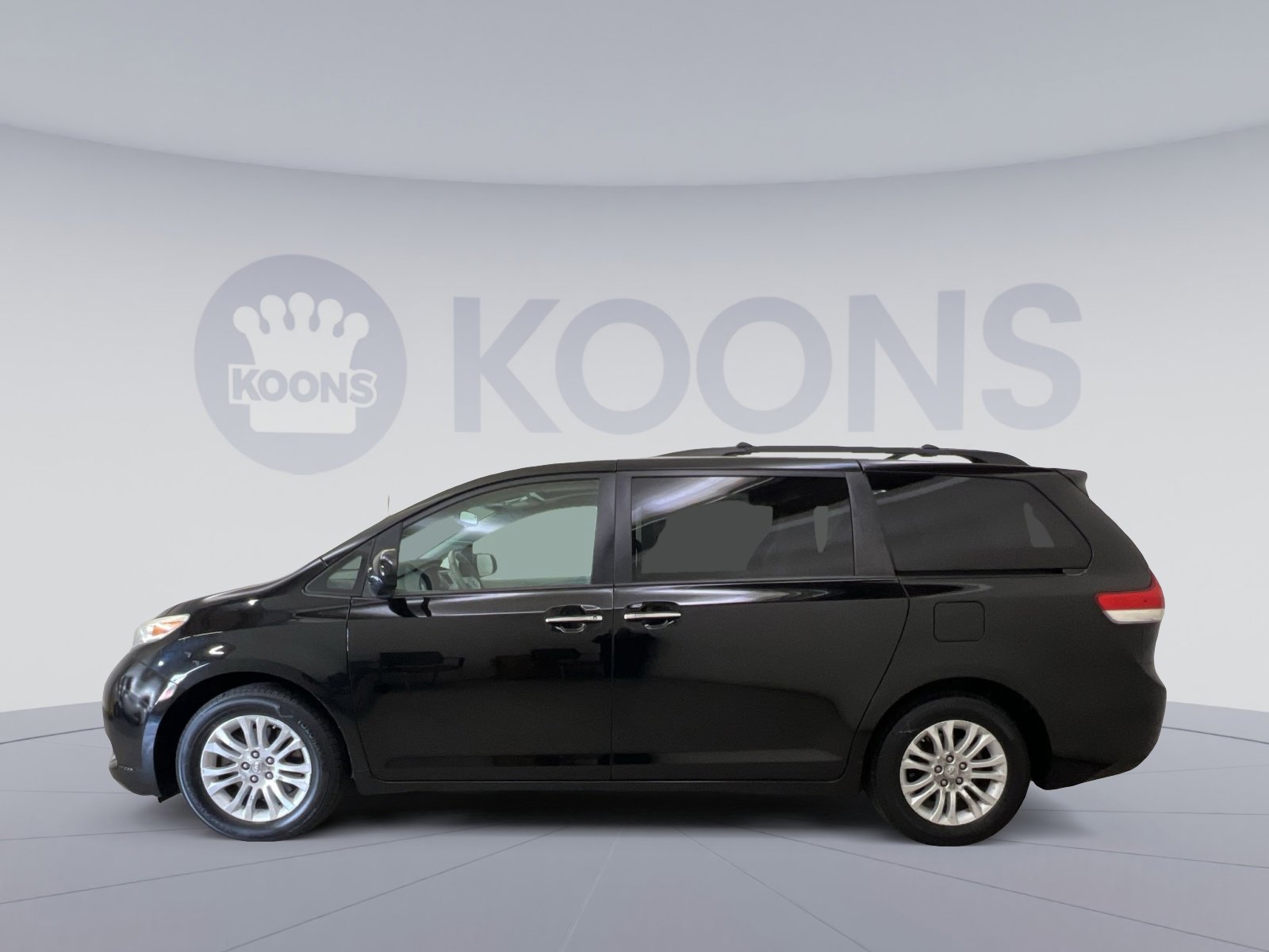 Used 2013 Toyota Sienna XLE image 5
