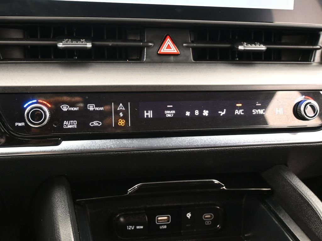 Used 2025 Kia Sportage EX w/ EX Premium Package image 18
