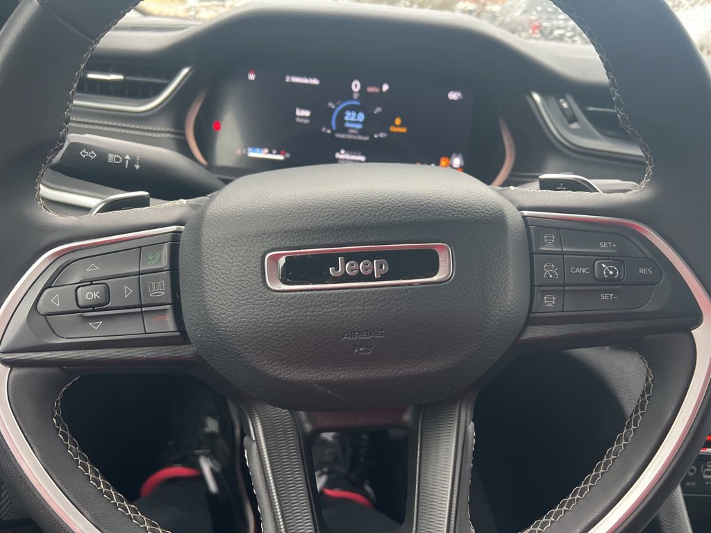 Used 2023 Jeep Grand Cherokee L Laredo image 16