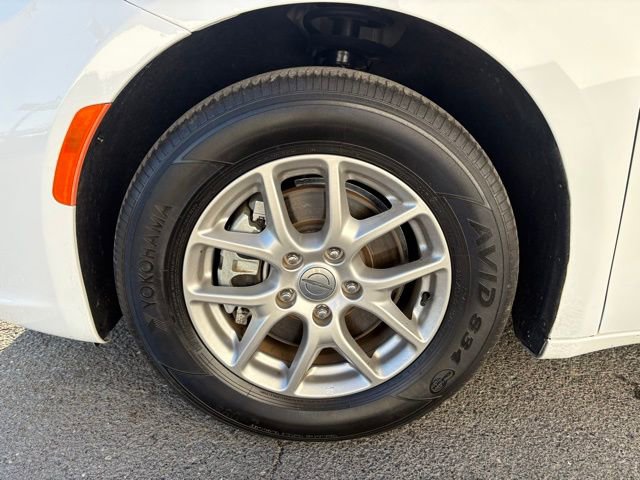 Used 2024 Chrysler Pacifica Touring-L image 6