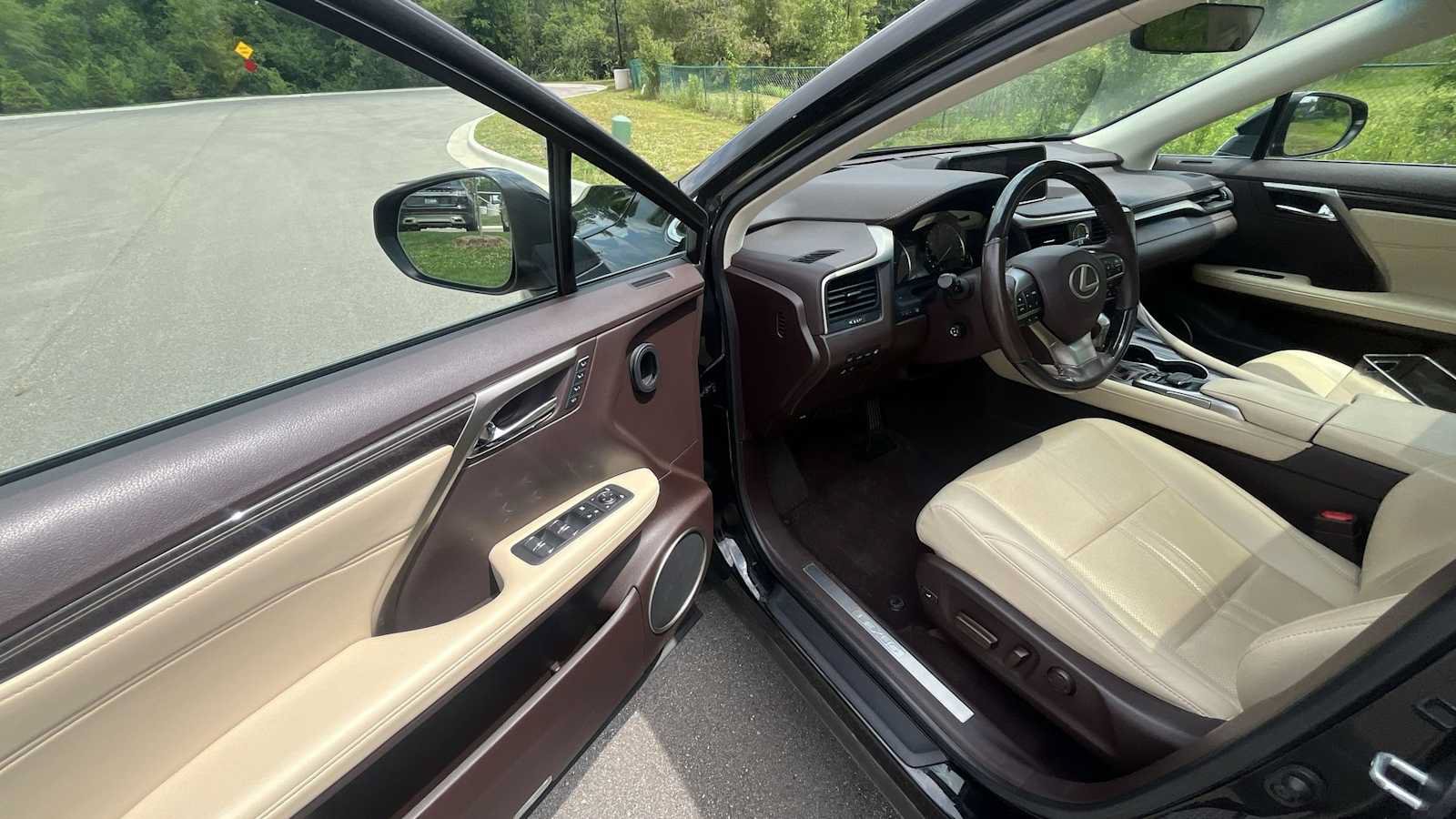 Used 2019 Lexus RX 450h AWD w/ Luxury Package image 16