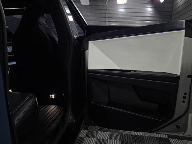 Used 2024 Tesla Cybertruck AWD Crew Cab image 37