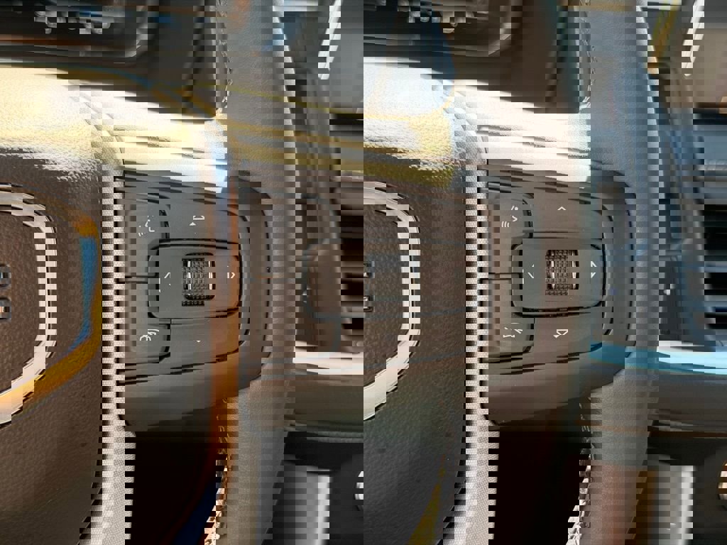 Used 2024 GMC Yukon XL SLT image 31