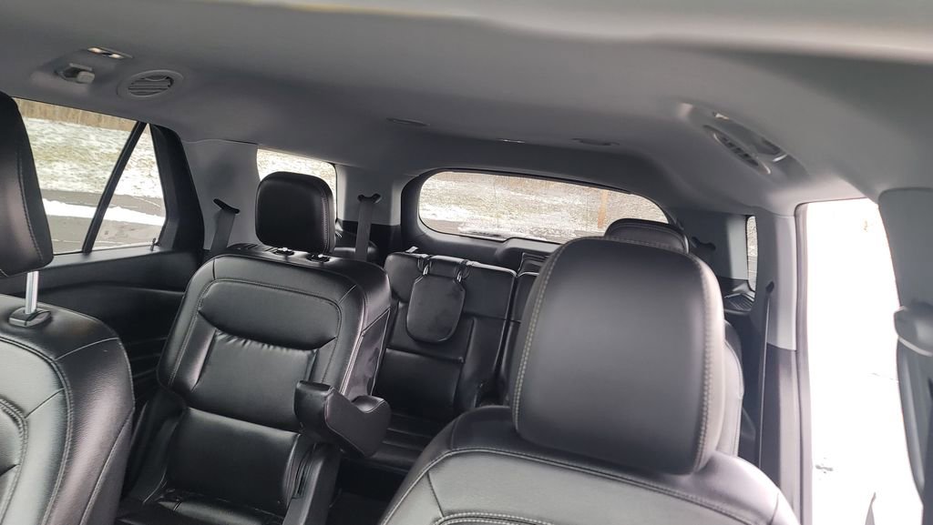 Used 2021 Ford Explorer XLT w/ Equipment Group 202A image 25
