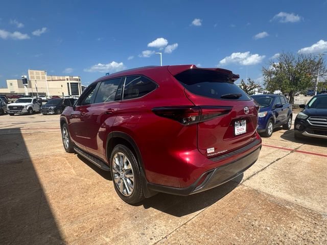 Used 2025 Toyota Highlander Limited AWD/4WD image 2