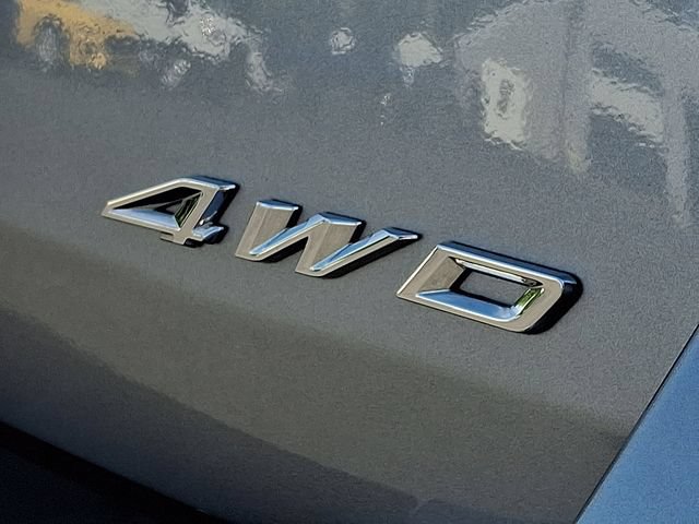 Used 2023 Ford Explorer XLT w/ Equipment Group 202A AWD/4WD image 32