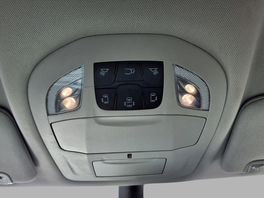 Certified 2024 Chrysler Pacifica Touring-L image 15
