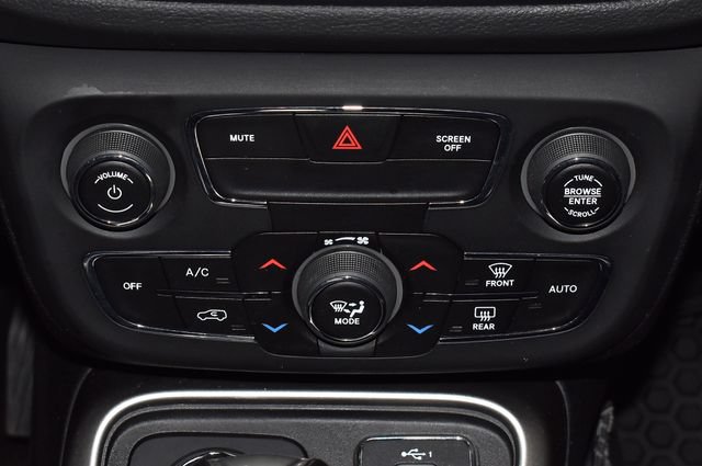 Used 2019 Jeep Compass Latitude w/ Cold Weather Group AWD/4WD image 32
