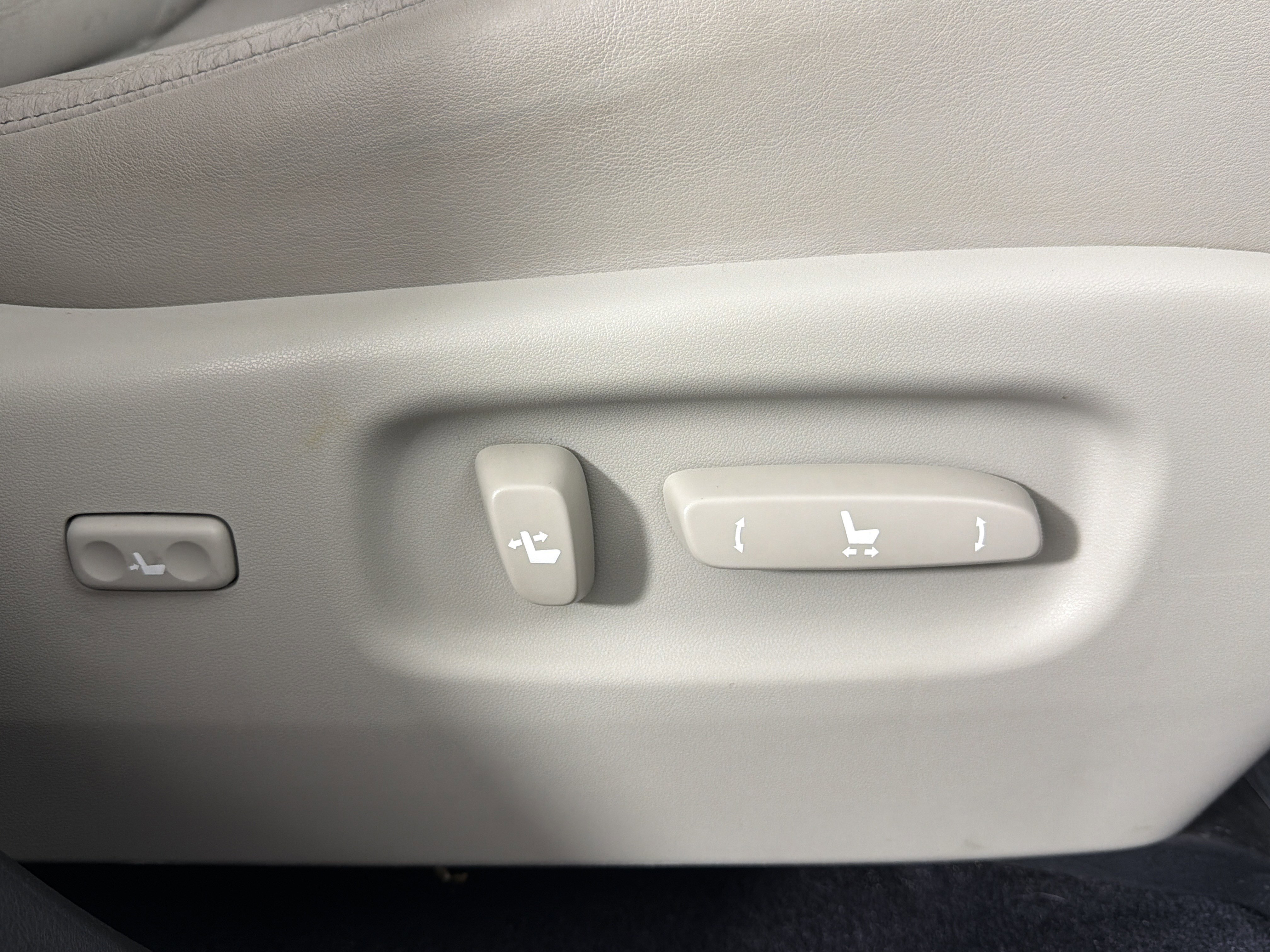 Used 2011 Lexus RX 450h AWD w/ Premium Pkg image 29