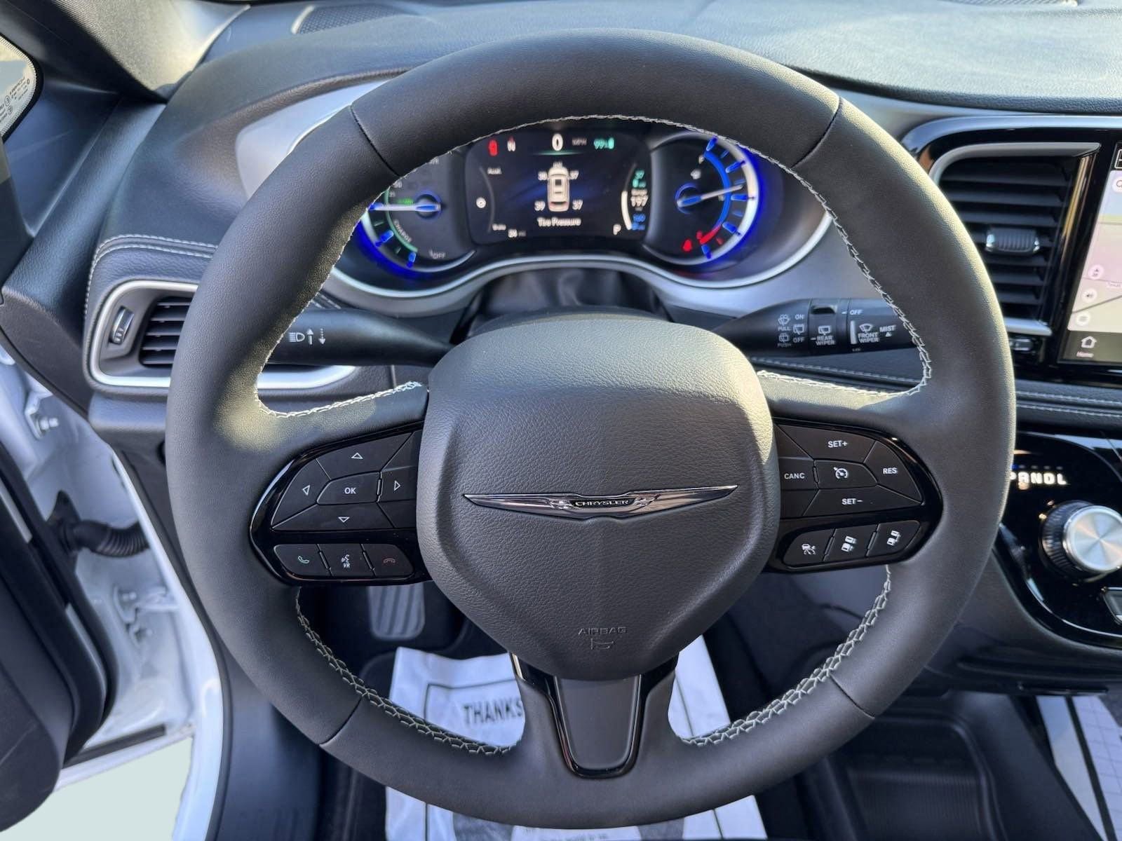 New 2024 Chrysler Pacifica Limited w/ Uconnect Theater Family Group image 12