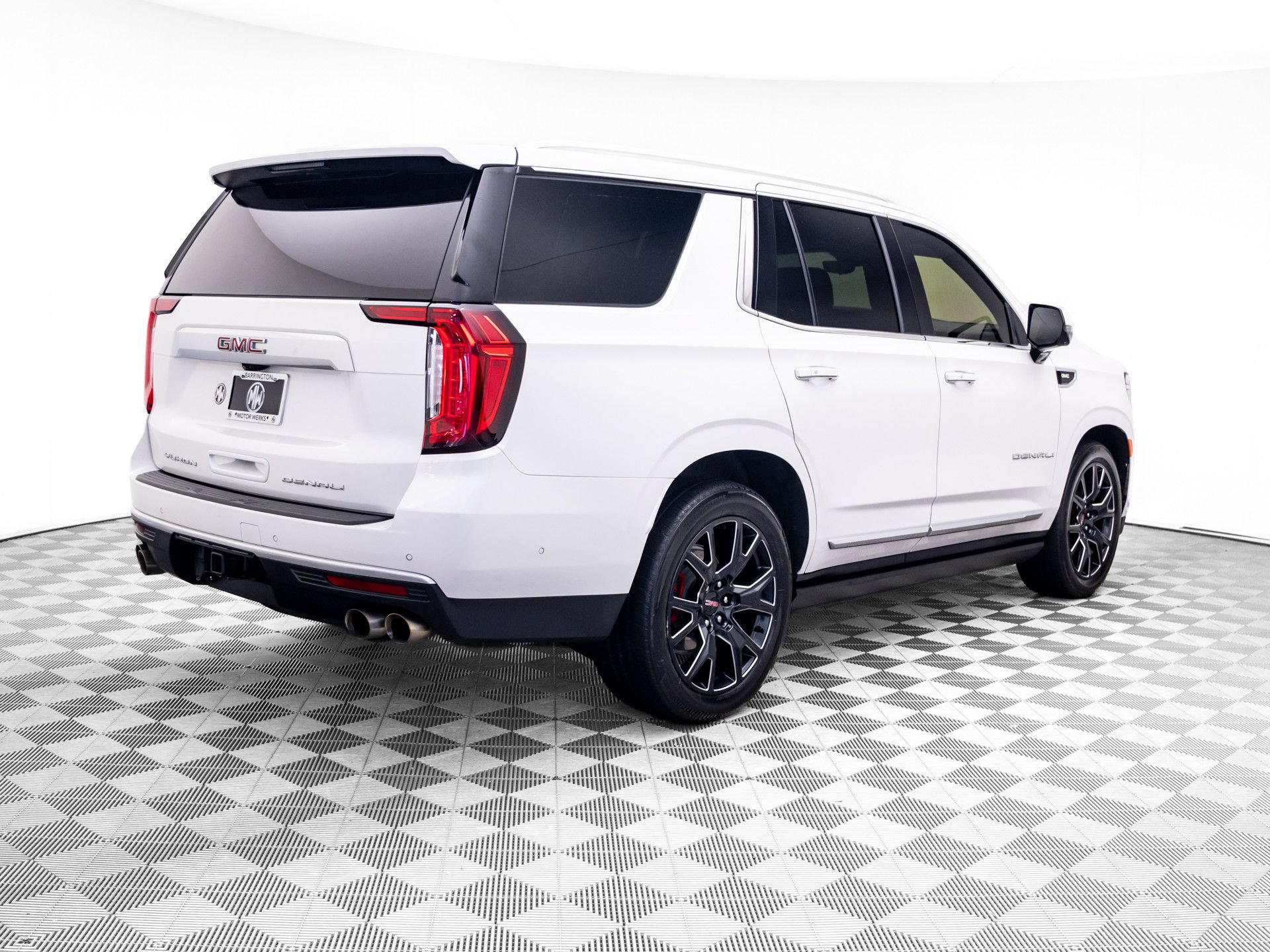 Used 2024 GMC Yukon Denali w/ Advanced Technology Package AWD/4WD image 6