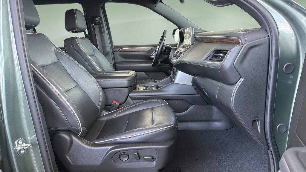 Used 2024 Chevrolet Tahoe Premier AWD/4WD image 11